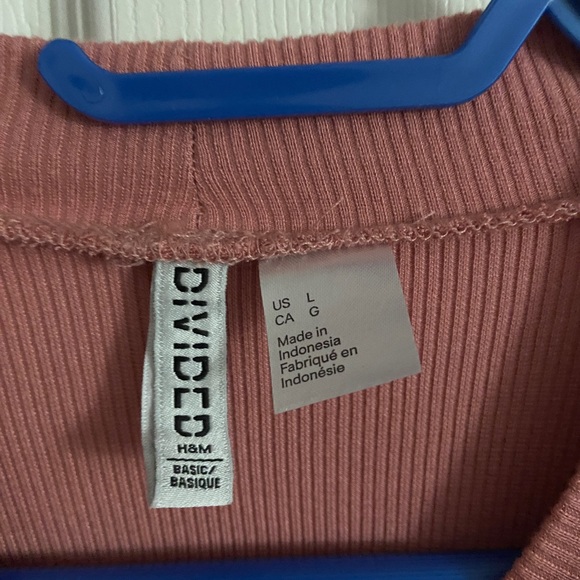 NWOT H&M ribbed mock neck - Picture 2 of 2